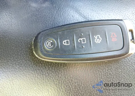 2016 Ford Escape Titanium z USA, uszkodzony, nr VIN 1FMCU9J94GUB85476